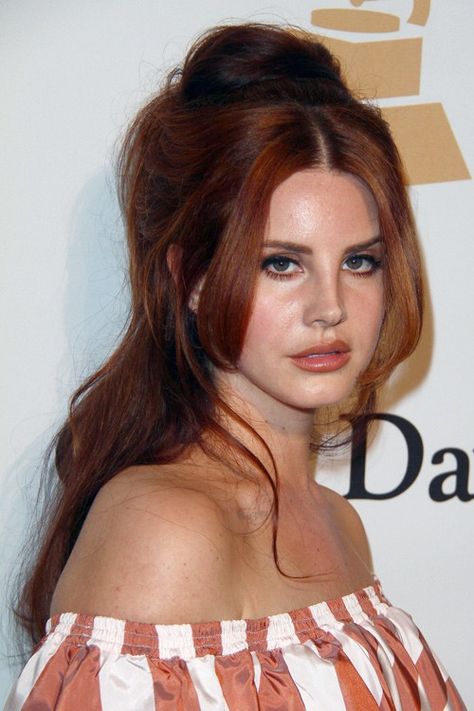 Lana Del Rey's Hairstyles & Hair Colors | Steal Her Style Feathers In Hair, Angelic Hair, Rey Hair, Lana Del Rey Hair, Prom 23, 70s Wedding, 70s Hair, Prom 2023, Bouffant Hair