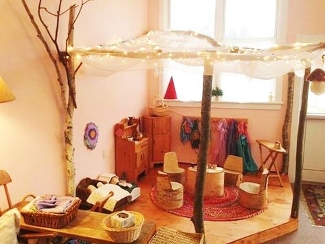 Waldorf Kindergarten, Reggio Classroom, Preschool Rooms, Tree Fort, Magical Tree, Waldorf School, Reggio Inspired, Play Spaces, Corner House