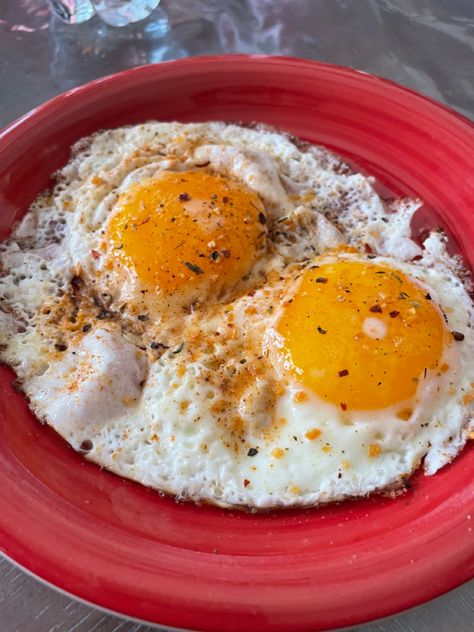 How To Cook Sunny Side Up Eggs, Best Sunny Side Up Eggs, Sundried Tomato Eggs, Fried Sunny Side Up Eggs, Eggs Sunny Side Up, Sunnyside Up Eggs, Happy Things, Good Eats, Quick Saves