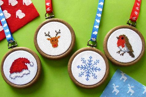 Snowflake Cross Stitch, Cross Christmas Tree, Cross Stitch Christmas Stockings, Christmas Stocking Kits, Cross Stitch Cushion, Christmas Craft Kit, Cross Stitch Christmas, Christmas Tree Decorations Diy, Cross Stitch Tree