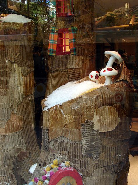 anthropologie display | Anthropologie Window Display | Flickr - Photo Sharing! Anthropologie Window Display, Anthropologie Display, Anthropologie Holiday, Store Window Displays, Christmas Window Display, Tree Textures, Window Display Design, Common Room, Creative Display