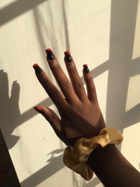 Hand with dark skin tone wearing a golden scrunchie. Painted black nails with red french tip on all nails Black And Red French Nails, White And Black French Tip, Red Nails With Black Tips, Black And Red French Tip, Short Black And Red Nails, Nails With Red French Tip, Black And Red French Tip Nails, Red Nails Classy, French Tips Short Nails