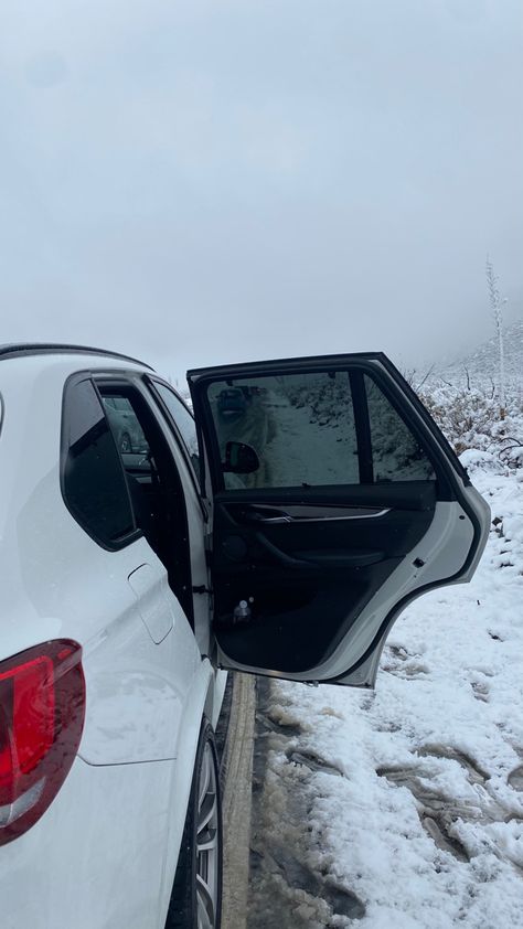 Bmw Car Snapchat Stories, Snow Snap, Car In Snow, Cars In The Snow, Car Snow Aesthetic, Snow Driving, Snowy Car Aesthetic, Car Snow, Photographie Indie