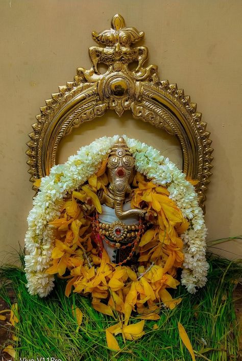 Ancient Indian Coins, Ganesh Pooja, Clay Ganesha, Ganesh Art Paintings, Baby Buddha, Shri Ganesh Images, Happy New Year Pictures, Happy Ganesh Chaturthi Images, Baby Ganesha