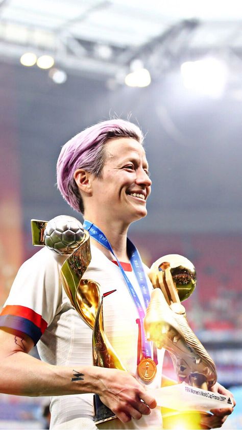 Us Women's National Soccer Team, Megan Rapinoe, Volleyball Outfits, Pop Culture References, Womens Football, Womens Soccer, Jenna Ortega, Football Soccer, Soccer Team