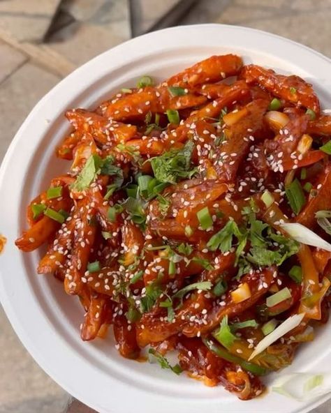 suraj sachdeva on Instagram: "Chilli potato making🤤🤤 . Tag chilli potato lovers❤️ . Follow @khao_piyo_moj_lo Follow @khao_piyo_moj_lo . Use #khao_piyo_moj_lo . #chillipotato #potato #chinese #chinesefood #love #food #taste #delhi #pyar #foodporn #explore #recipe" Garlic Veggies, Red Chilli Sauce, Chilli Garlic Noodles, Spring Roll Sauce, Green Chilli Sauce, Chilli Potato, Chilli Paneer, Desi Food, Green Chilli