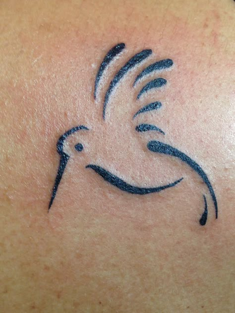 Humming Bird Tattoo Ideas, Small Hummingbird Tattoo Simple, Bird Tattoo Ideas, Bird Silhouette Tattoos, Small Hummingbird Tattoo, Bird Tattoos Arm, Tiny Bird Tattoos, Simple Tats, Vogel Tattoo