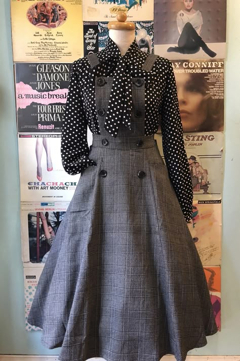 Clothes Combination, Modern Millie, 2020 Style, Modest Clothes, Mode Chanel, 50's Style, Vintage Inspired Outfits, Pinafore Dress, Feeling Blue