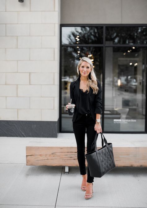 CLASSIC BLACK WORK TOTE Cute All Black Outfits, All Black Outfit For Work, Black Work Outfit, Transitional Outfits, Fashion Minimalist, Wearing All Black, All Black Looks, Black Work, All Black Outfit