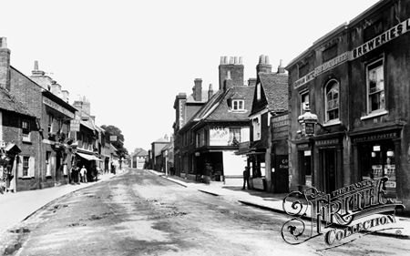 The Royal Deer (right) and Unicorn (left, with sign), East Street, Farnham, 1895. The Green Man is further along on  the left. Farnham Surrey, Aldeburgh Suffolk, Forest Crafts, World Fair 1893, Worlds Fair 1893, 1939 Worlds Fair New York, East Street, Public House, Green Man