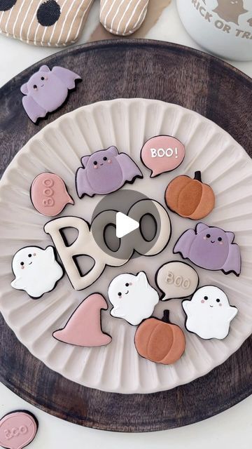 Yukiko Tanzi on Instagram: "BOO👻 
Cute Halloween dark chocolate cookies ✨🩷

I had so much fun creating this cookie cutter set! 
You can find it on my website, link in bio! 

Recipe
Follow my chocolate cutout cookie recipe in my cutout cookies ebook. Replace cacao powder with Dutch processed cacao powder. 
Link in bio for the ebook. 

#cookies #halloweencookies #cookie #chocolatecookies #halloweenbaking #halloween #baking #bakingrecipe #pastry#cookiedecorating" Chocolate Cut Out Cookie Recipe, Dark Chocolate Cookies, Halloween Baking, Cacao Powder, Halloween Cookies, Cut Out Cookies, Chocolate Cookies, Cute Halloween, Dark Chocolate