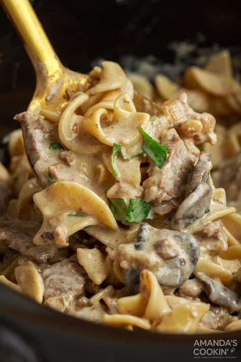 Crockpot Beef Stroganoff - Amanda's Cookin' - Slow Cooker Easy Crockpot Beef Stroganoff, Crock Pot Stroganoff, Classic Beef Stroganoff Recipe, Classic Beef Stroganoff, Beef Stroganoff Crockpot, Beef Stroganoff Recipe, Beef Stroganoff Easy, Slow Cooker Beef Stroganoff, Slow Cooker Recipes Beef