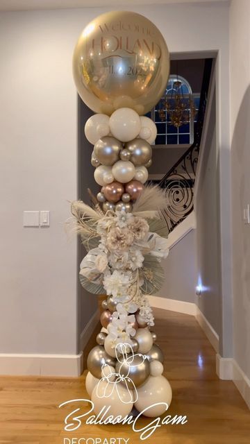 Luxury Balloon Decor, Candy Buffet Graduation Party, Congratulations Balloons, Balloons Decoration, Balloons Decorations, Balloon Crafts, Yellow Balloons, Staircase Decor, Silver Balloon