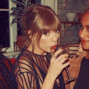 Camila Morrone, Estilo Taylor Swift, Swift Photo, Rare Pictures, Swift 3, Taylor Swift Wallpaper, Long Live Taylor Swift, Live Taylor, Taylor Swift Pictures