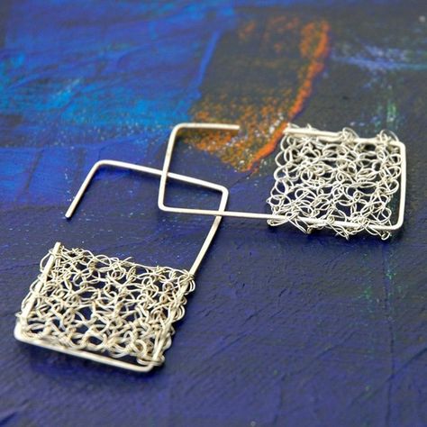 Crochet Silver, Free Jewellery Making Tutorials, Wire Knitting, Wire Crochet Jewelry, Rectangular Earrings, Unique Fashion Jewelry, Knit Jewelry, Handmade Jewelry Box, Wire Crochet