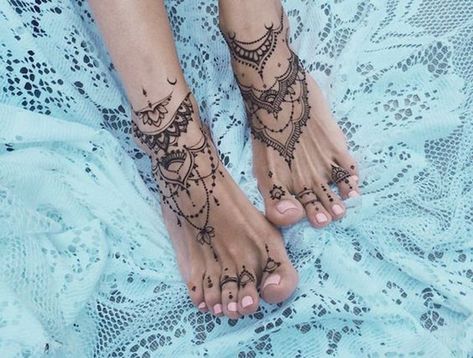 12 Best Mandala Tattoo Design Ideas With Deep Meanings | YourTango Mandala Foot Tattoo, Hanna Tattoo, Toe Tattoos, Tattoo Ankle, Mandala Tattoos, Ankle Bracelet Tattoo, Tato Henna, Foot Henna, Anklet Tattoos