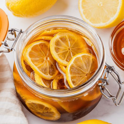 Lemons with Honey Honey Lemon Slices Japanese, Lemon And Honey, Lemon Honey, Vegetarian Drinks, Boil Lemons, Lemon Health Benefits, Lemon Water Benefits, Vegetarian Burger, Honey Lemon