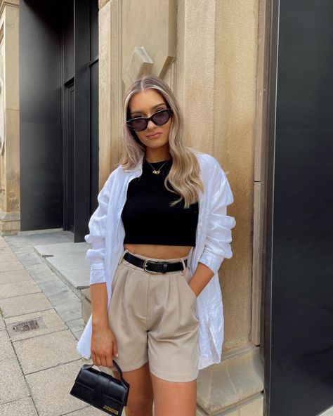 Camisas boyfriend que reemplazarán todos tus suéteres Lily Clark, Outfits Short Women, Urban Chic Outfits, Looks Com Short, Looks Adidas, Nude Outfits, Shorts Outfits Women, Summer Shorts Outfits, Europe Outfits