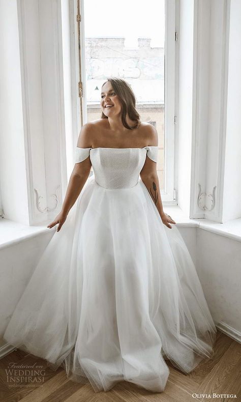 Flattering Wedding Dress, Delicate Wedding Dress, Olivia Bottega, Curvy Wedding, Plus Wedding Dresses, Plus Size Bride, Curvy Bride, Light Ivory, Wedding Dresses Plus Size