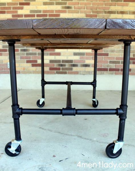 Mechanical Plumbing Pipe Furniture Ideas (4) Table Palette, Table With Wheels, Plumbing Pipe Furniture, Pipe Table, Diy Plumbing, Pipe Furniture, Industrial Pipe, Plumbing Pipe, Cool Ideas