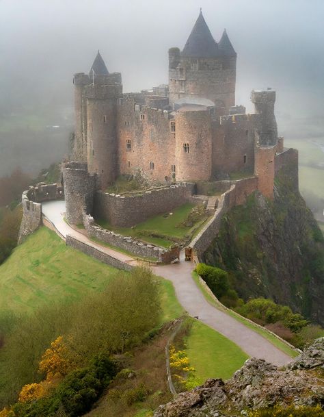 Italian Castle, Beast's Castle, British Castles, Castles In Ireland, Castles In England, Castle Mansion, European Castles, Mysterious Places, Castle Wall