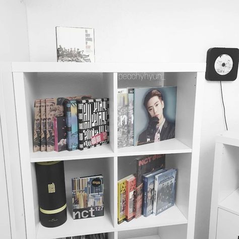 K Pop Bookshelf, K Pop Display, Kpop Bookshelf Aesthetic, Small Kpop Shelf, Kpop Albums Shelf, Bookshelf Aesthetic, Army Room Decor, Army Room, Nct Album