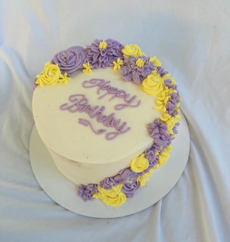 Birthday Floral purple and yellow Cake Purple And Yellow Cake, Purple Theme Cake, Lemon Blueberry Cake, Violet Cakes, Lemon Buttercream, Purple Cakes, Blueberry Lemon Cake, Blueberry Cake, Classic Cake