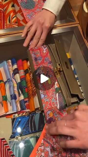 ❤️Hermes KELLY & BIRKIN❤️ on Instagram: "😍 simple tips 📝 DIY your Kelly To Go wallet!! ♥️
👉🏻Double tab & save this video if you found this useful 😊" Kelly To Go Wallet, Kelly To Go, Go Bags, Hermes Bags, Hermes Bag, Wallet, Instagram