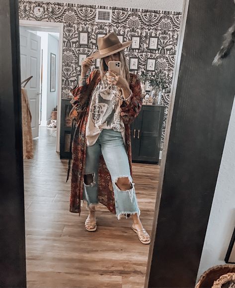 Boho Dress Up, Boho Jeans Outfit Winter, Boho Outfits Concert, Boho Western Outfits Midsize, Lainey Wilson Concert Outfits Fall, Free People Western Outfits, Free People Outfits 2023, Casual Boho Outfits Winter, Free People Inspired Outfits