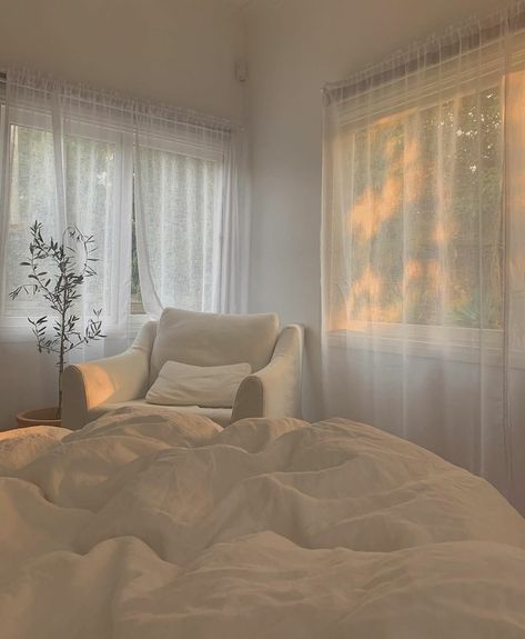 Aesthetic Rooms, Dreamy Bedrooms, Room Inspiration Bedroom, Bedroom Aesthetic, Room Ideas Bedroom, Aesthetic Bedroom, Dream Rooms, Bedroom Inspo, Aesthetic Room Decor