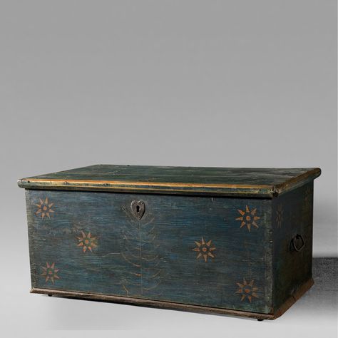 Decorated Turquoise Blanket Chest, 19th Century. 44X21X17" Chest Box Vintage, Wooden Box Decoration Ideas, Chest Painting, Painted Blanket Box, Painted Wood Chest, Turquoise Blanket, Bed Chest, Chest Design, Chest Furniture