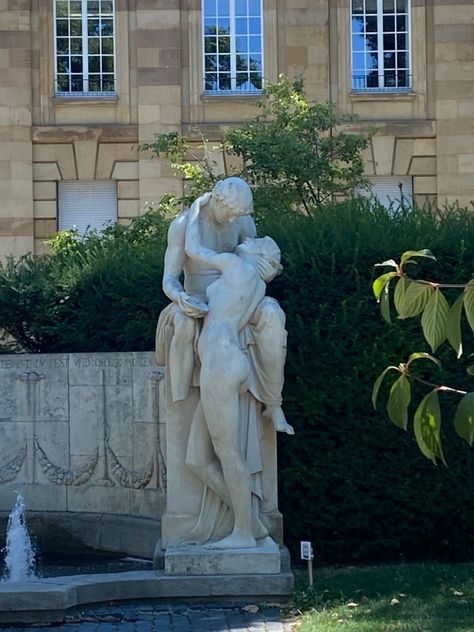 Couple Statues Greek, Love Statue Aesthetic, Men Worshipping Woman Art Statue, Marble Statues Couple, Loving Embrace Pose, Romantic Sculpture Couple, Greek Statue Couple, Love Sculpture Art Statues, Greek Statue Love