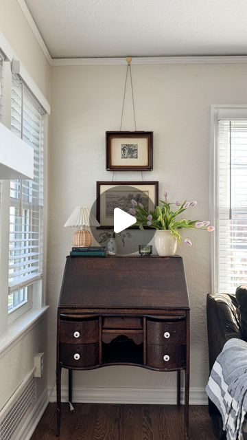 EMILY RODGERS on Instagram: "My childhood home was a 1916 Craftsman and I was always so confused why there was a gap between the moulding and the ceiling. Little did I know, it was picture rail moulding and was used to avoid damaging the plaster walls!   Moral of the story - if you’ve been lusting after picture rail moulding, look up! You may already have some!" Adding A Picture Rail, Boho Craftsman Home, Picture Rail Moulding, Picture Rail Molding, Craftsman Home Decor, Home Build Ideas, Forever Home Ideas, Picture Molding, Shotgun House