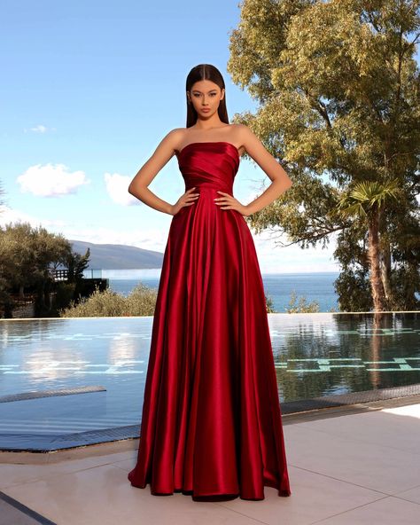 Nicoletta 2025 Elegant strapless ballgown in a gorgeous Mikado satin. This a gown for so many occasions - graduation, year 12 formal, bridesmaid, gala events, red carpet event, mother of the bride/groom. Available in store & online https://rsvpbridal.com.au/product/nicoletta-nc2025/ #rsvpbridalandformal #straplesseveningdress #schoolformaldress #year12formal #formalseason #mikadodress #formalwearcoffsharbour #formalgowns #coffsharbour #shoplocalcoffsharbour Green Monochrome, Sparkly Shorts, Bella Dress, Multi Way Dress, Exquisite Gowns, Yellow Shop, Strapless Gown, Pleated Bodice, Stretch Satin