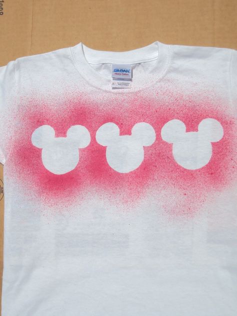 make your own spray paint for tee's, using small amount of fabric paint and water in spray bottles. Disney Checklist, Spray Paint Shirt, Mickey Shirts, Disney Projects, Dye Projects, Paint Shirt, Fabric Paint Shirt, Disney Diy Crafts, Diy Disney Shirts