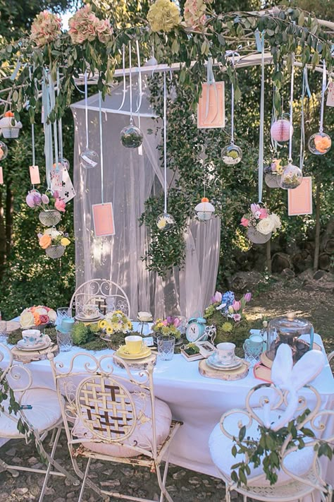 Party Inspiration Theme, Alice In Wonderland Tea Party Sweet 16, Mad Hatter Tea Party Bridal Shower Ideas, Alice In Wonderland Picnic Party, Alice In Wonderland Debut Theme, Allison Wonderland Party, Alice Theme Party, Alice In Wonderland Tea Party Tablescape, Wonderland Quinceanera Ideas