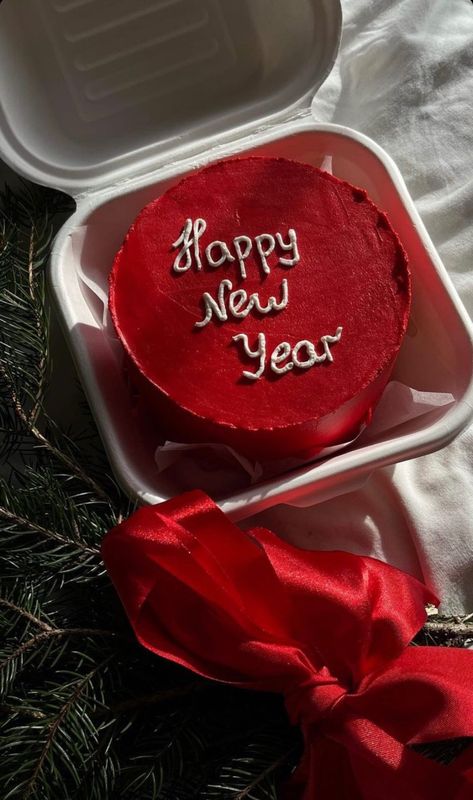 Happy New Year Cake Design 2025, Edgar Artis, New Year Cake Designs, Kunafa Recipe, 2023 Cake, New Year Cake, Easy Christmas Cake Recipe, Pijama Party, Anniversaire Diy