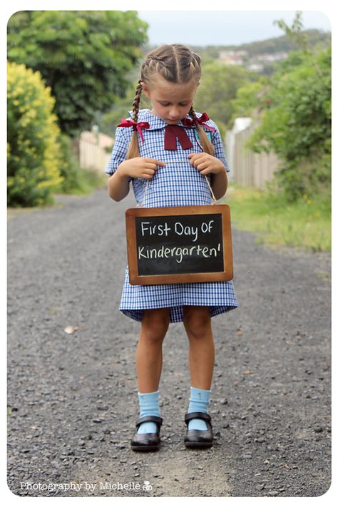 First Day Of Kindergarden, Kindergarten Photography, 1st Day Of School Pictures, Laylat Al-qadr, Kindergarten Photos, Preschool First Day, First Day Of School Pictures, Big School, Kids Milestones