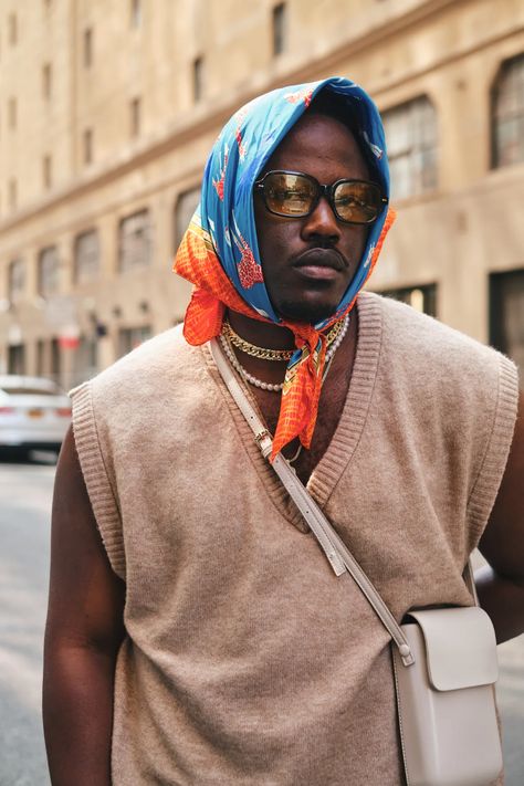 New York Fashion Week Street Style, Nyfw Street Style, Scarf Outfit, Bandana Styles, Coachella Outfit, Mens Outfit Inspiration, The Best Street Style, Stylish Mens Outfits, Best Street Style