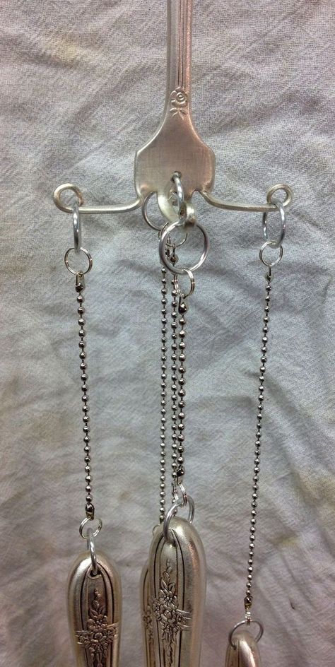 Silverware Windchimes, Fork Crafts, Flatware Crafts, Wind Chimes Homemade, Silver Spoon Jewelry, Fork Art, Cutlery Art, Silverware Crafts, Fork Jewelry