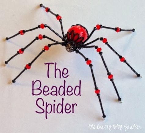 The Beaded Spider - Great step by step picture tutorial!  |  www.thecraftyblogstalker@hotmail.com Bead Spiders, Beaded Figures, Beaded Insects, Christmas Spiders, Beaded Characters, Spider Craft, Beaded Butterflies, Halloween Bat Decorations, Christmas Spider