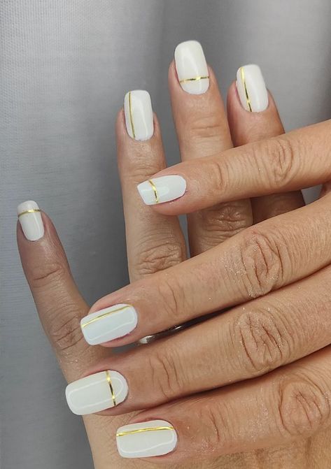 White With Gold Acrylic Nails, Gel Nails Ideas White And Gold, Nail Art For White Nails, White Nails Gold Heart, Gold And White Gel Nails, White Nails With Gold Design Classy, White Nails With Gold Stripe, White Nails With Gold Design Simple, White And Gold Gel Nails Short