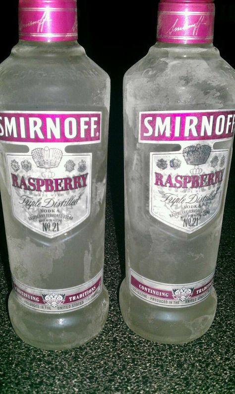 Smirnoff Raspberry, Pretty Alcoholic Drinks, Indie Photography, Beach Music, Yummy Alcoholic Drinks, Girls Fun, Alcohol Aesthetic, Alcohol Bottles, Pretty Drinks