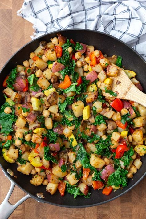 Vegan Breakfast Hash- this hash is filled with veggies, easy to make, and a hearty and filling breakfast! #breakfast #veganbreakfast #veggies Hearty Breakfast Recipes, Clean Dinner, Clean Dinner Recipes, Recipe For Breakfast, Vegan Breakfast Easy, Veggie Breakfast, Hash Recipe, Breakfast Hash, Filling Breakfast