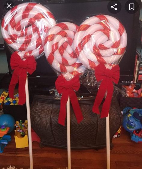 Pool Noodle Christmas, Pool Noodle Crafts, Diy Candy Land, Christmas Lollipops, Outside Christmas Decorations, Pool Noodle, Christmas Yard Decorations, Christmas Float Ideas, Christmas Decorations Diy Outdoor