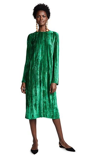 Fall Dress Trends, Green Holiday Dress, Velvet Trend, Velvet Holiday Dress, Velvet Gown, Velvet Fashion, Green Outfit, Versatile Dresses, Trending Dresses