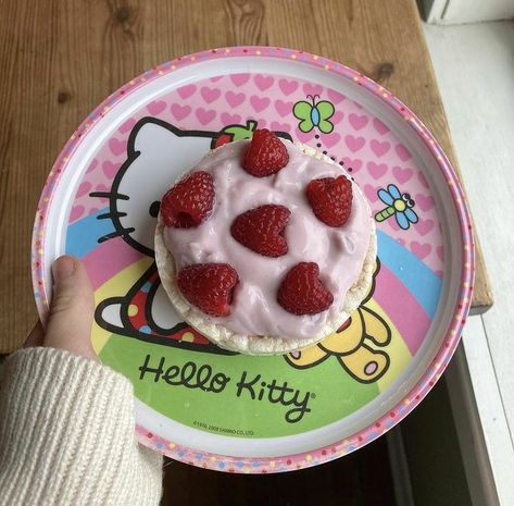 Cake With Strawberry, Kawaii Cooking, Strawberry Yogurt, Healthy Food Motivation, Strawberry Cakes, Kawaii Food, Food Is Fuel, Rice Cakes, Pretty Food