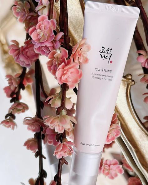 🌟 Beauty of Joseon Revive Eye Serum: Ginseng + Retinal 🌟 Revitalize your eyes with this luxurious serum designed to target wrinkles and signs of aging. Featuring ginseng and retinal, it brightens, hydrates, and firms the delicate under-eye area. 🔑 Benefits: ✨ Reduces fine lines and wrinkles 🌼 Improves skin elasticity 💧 Nourishes and hydrates 👌 Suitable for dry skin types 🟢Experience the wisdom of the Joseon Dynasty in your skincare routine. #4Her #BeautyOfJoseon #EyeSerum #Ginseng Joseon Dynasty, Beauty Of Joseon, Improve Skin Elasticity, Eye Serum, The Wisdom, Eye Area, Skin Elasticity, Facial Cleanser, Skincare Routine