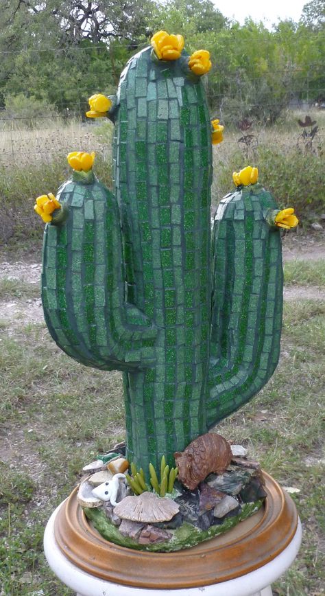 Mosaic Cactus, Glass Cactus, Mosaic Flower Pots, Mosaic Garden Art, Mosaic Art Projects, Mosaic Tile Art, Mosaic Madness, Pebble Mosaic, Mosaic Flowers