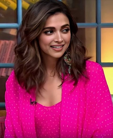 Deep U Haircut Long Hair, U Haircut, Deepika Hairstyles, Sangeet Look, Deepika Padukone Hair, Light Make Up, Heart Dp, Deepika Ranveer, Open Hair